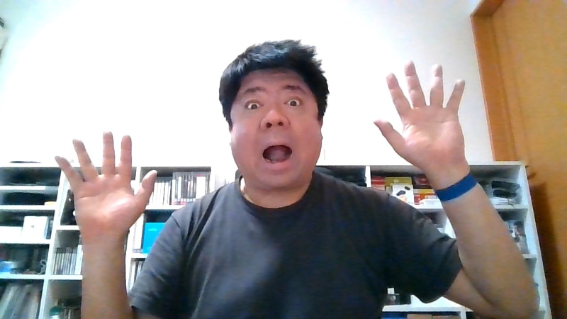 Windows 10の「カメラ」アプリで撮影(HDRオン)。HDRオンのほうが肌の色は自然だ