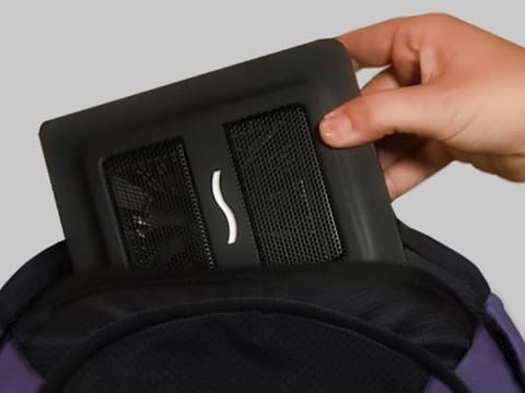 手のひらサイズで持ち運びも可能なRadeon RX 5700/5500 XT搭載eGPUが