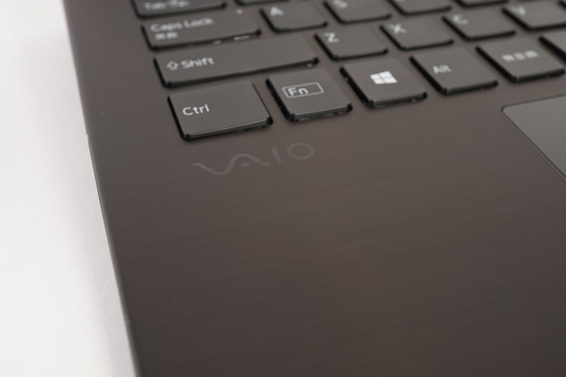 こちらはVAIO Zのパームレスト。表面の塗装が変わり、皮脂汚れがつきにくくなった