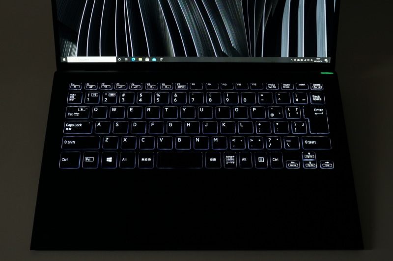 VAIO Zのキーボードバックライト。ライトがキーの印字を透過するようになった