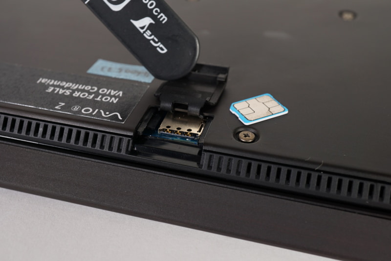 SIMはこれまでのMicroからNano形状に変わった