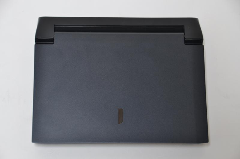 天面は平坦で、後方が少し下がるかたち