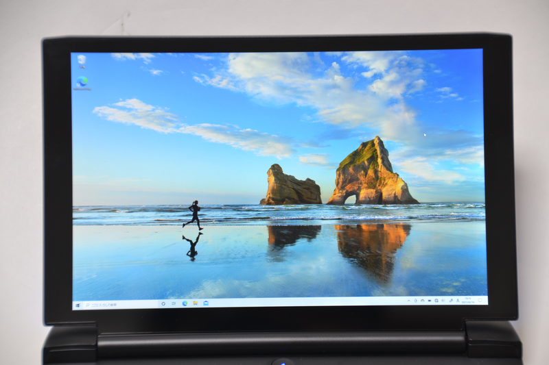 7インチながら1,920×1,200ドットと高精細な液晶。タッチ操作も可能