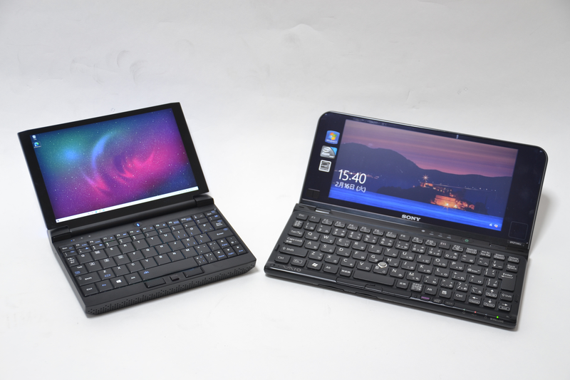 筆者愛用の「VAIO P」(右)と。より多くのUMPCが発売されることを期待したい