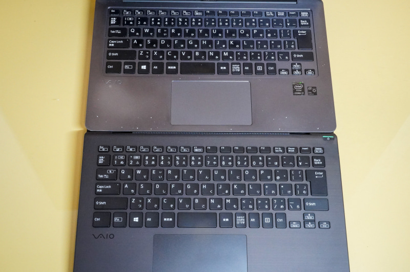 上が旧VAIO Z、下が新VAIO Z、キーボードも今回のモデルで一新されている