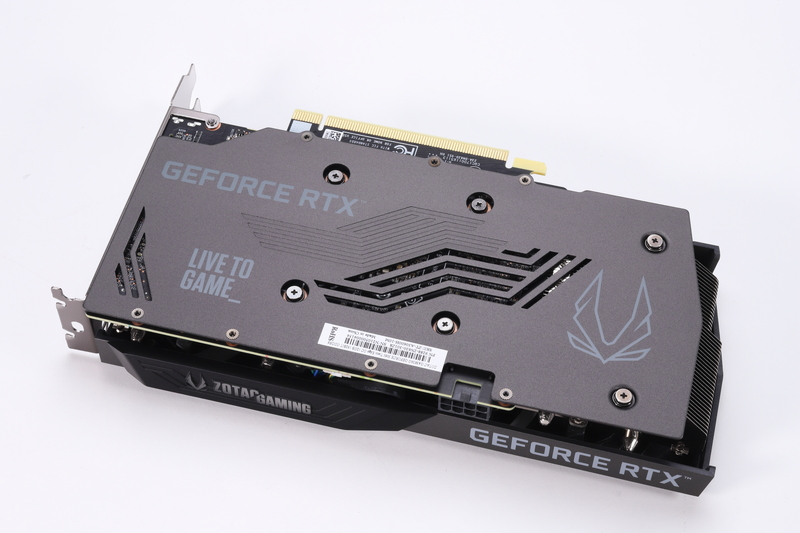 カード裏面。バックプレートを装備している