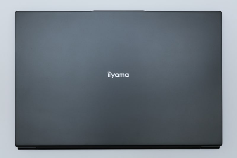 天板には「iiyama」のロゴが入っているが、ロゴなしバージョンにカスタマイズ可能