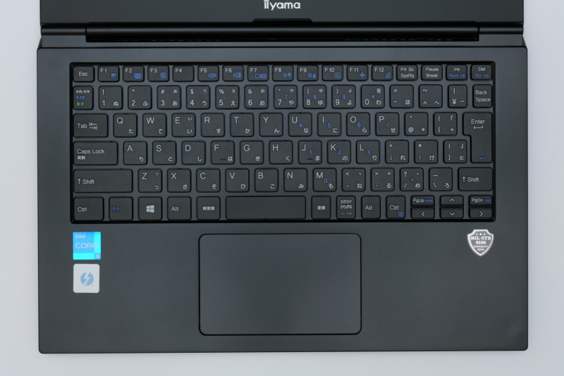 キーボードは日本語仕様のみ。バックライトは非搭載
