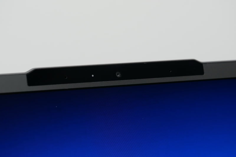 ディスプレイ上部には100万画素のWebカメラを搭載