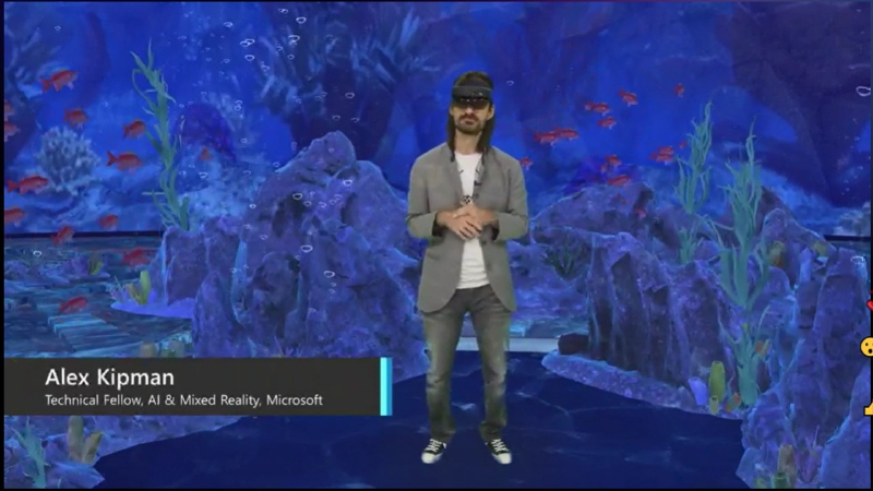 キップマン氏はHoloLensを被ってバーチャルステージに登場(Igniteの基調講演より筆者キャプチャ)