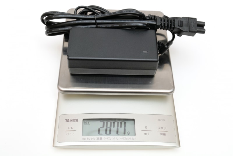 ACアダプタと電源ケーブルの合計重量は実測287.7g