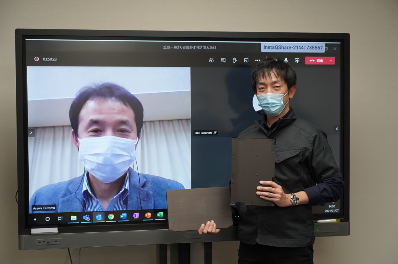 VAIO株式会社 PC事業本部 エンジニアリング統括部 メカ設計課 課長の浅輪勉氏(左)