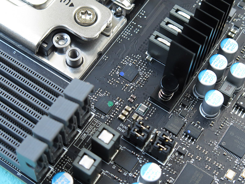 電源回路はほぼMPS製のICで固められている