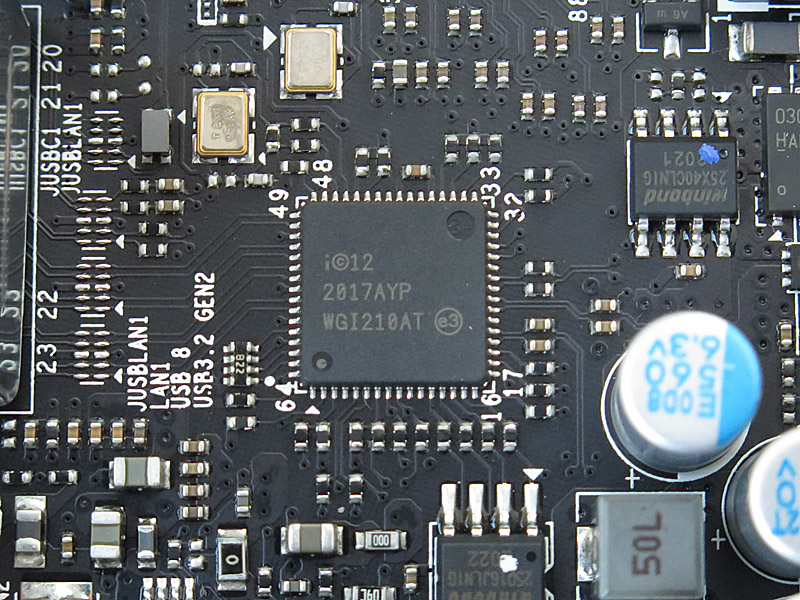 IntelのI210-ATを搭載。IPMI管理のさいもこれと共有する。一方、10Gigabit EthernetコントローラはMarvellの「AQC113C」という最新モデル