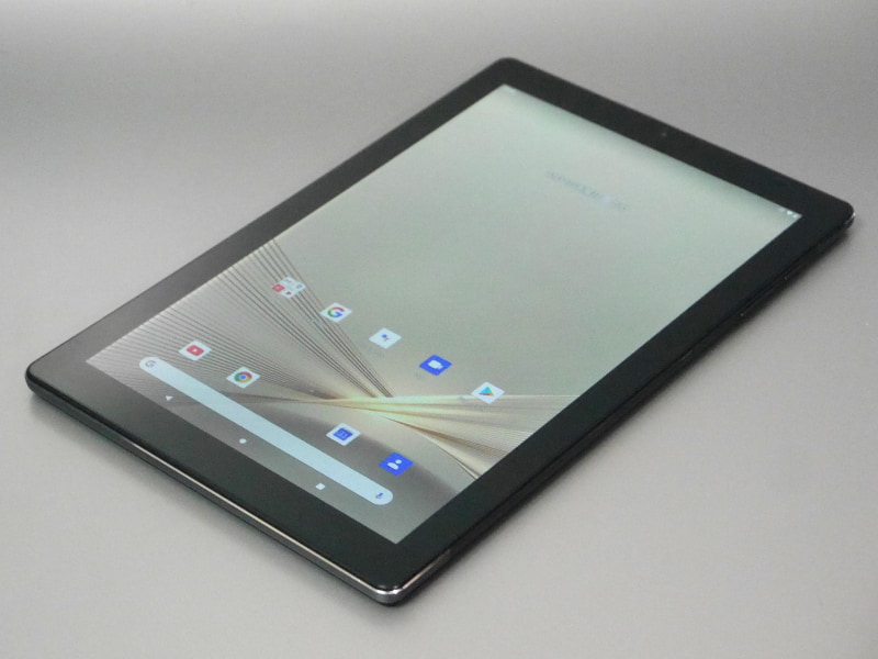 インカメラの配置だけ見ると、縦向きでの利用を前提としたデザイン。筐体はアルミ製