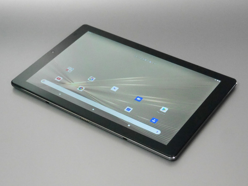 ベゼル幅が上下・左右で均一なので横向きでの利用も違和感はない。むしろこちらでの利用がメインになるだろう