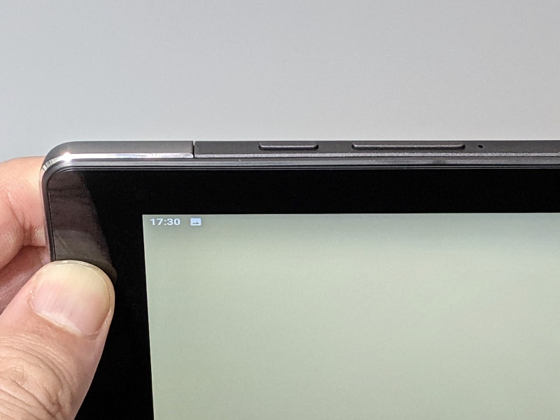 横向きに保持した場合、音量ボタンは左上になるため、ページめくりボタンとして使うのは厳しい