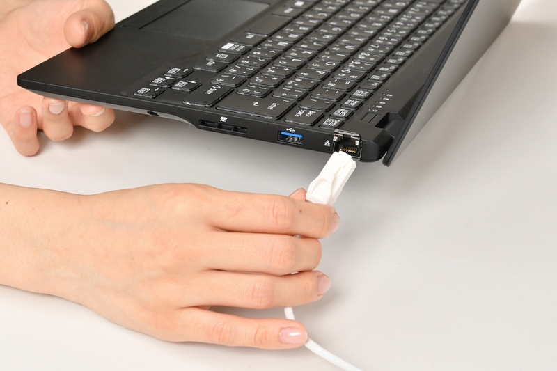 最近は無線LANも有線LANと同等以上の速度が出せる。安定性では有線LAN、モビリティなら無線LANと考えていい