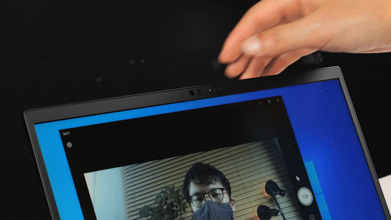 Webカメラにプライバシー用に物理シャッターがついたものもある