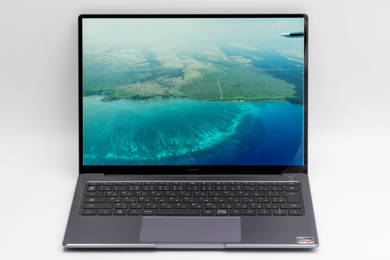 ディスプレイは2,140×1,440ドット、3:2のアスペクト比。画面専有面積は90%以上