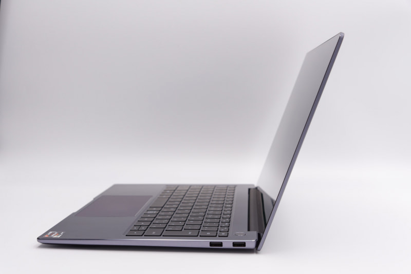 薄型でモバイル用途にもマッチする