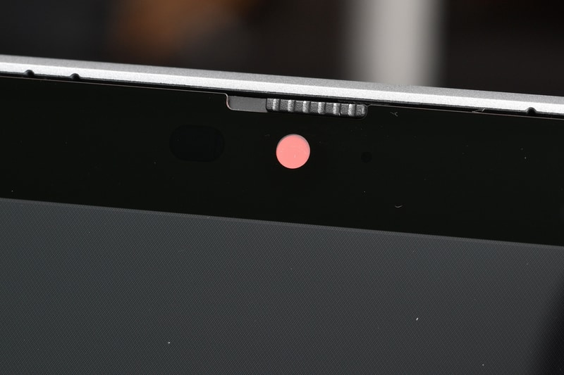 また物理的に遮断するシャッターも装備。プライバシーを確実に守れる