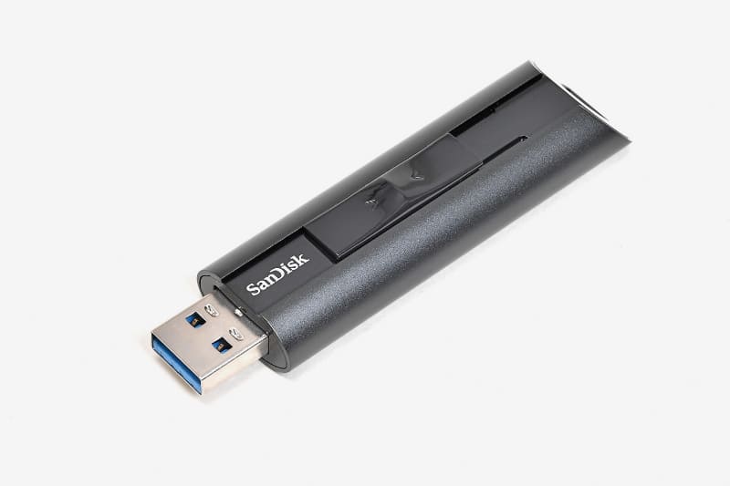 サンディスクのUSBメモリ最上位「サンディスク エクストリーム プロ USB 3.2 ソリッドステート フラッシュドライブ」。SSD並みの大容量を誇る1TBモデルも用意されている