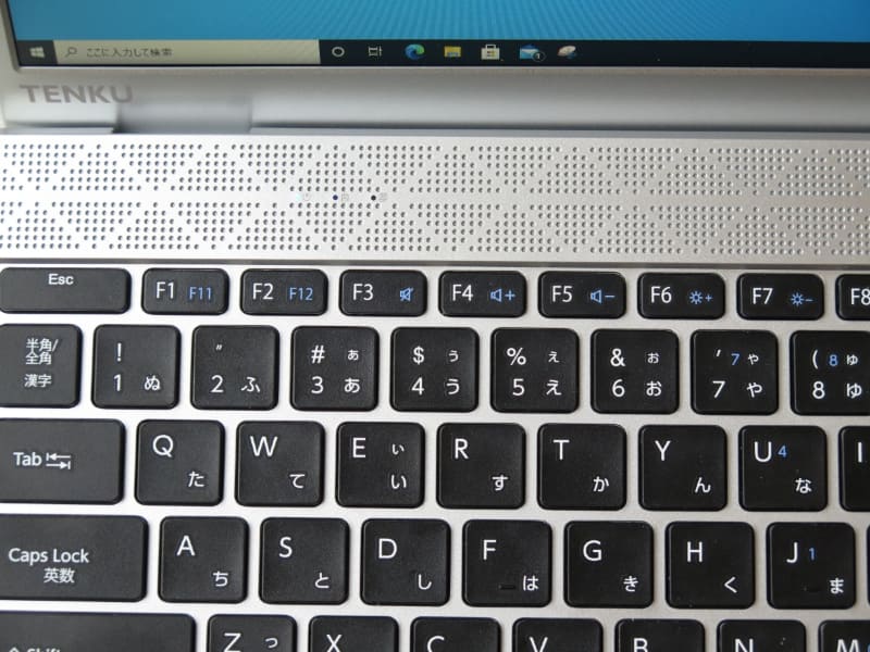 音量および輝度アップ/ダウンは一般的なものとは逆。また、F11/12や無変換などはFnキー併用となる