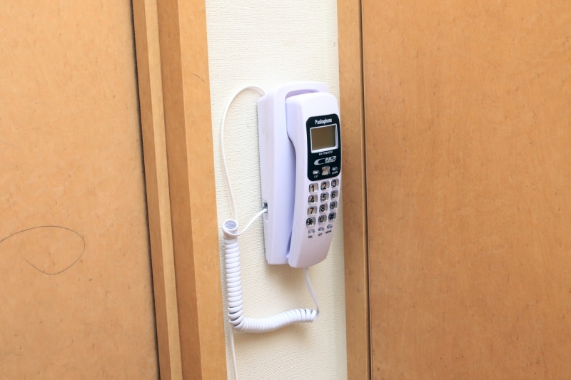 1階の廊下にあるインターホン。ウチのインターホンは1、2階間しか通話できないので、1、3階間のインターホントして活躍中