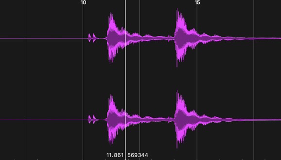 上下同じ波形になった。モノラルマイクだから左右そろって当然