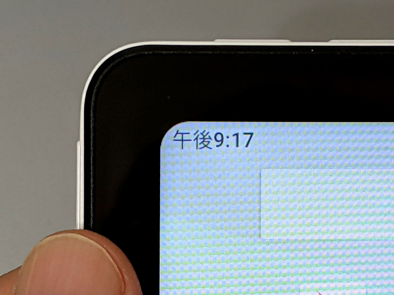 ベゼル幅は実測で上下左右ともに10mm