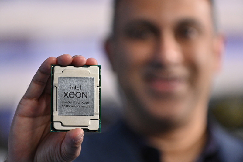 第3世代Xeon SPのパッケージ。Socket P+(LGA4189)で利用可能で、第2世代Xeon SPとはパッケージやCPUソケットが異なるため、新しいマザーボードが必要になる(提供:Intel)