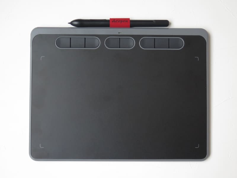 ペンタブレット本体。作業領域は230×132mm確保されていて余裕がある