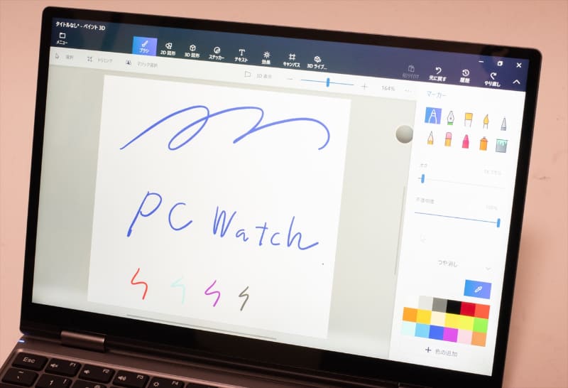先行予約特典としてオリジナルのスタイラスペンが付属するため、ペン入力も可能。本体にマグネットで装着できるようなギミックがないため、専用ケースで持ち運ぶ必要があるのはややネックか