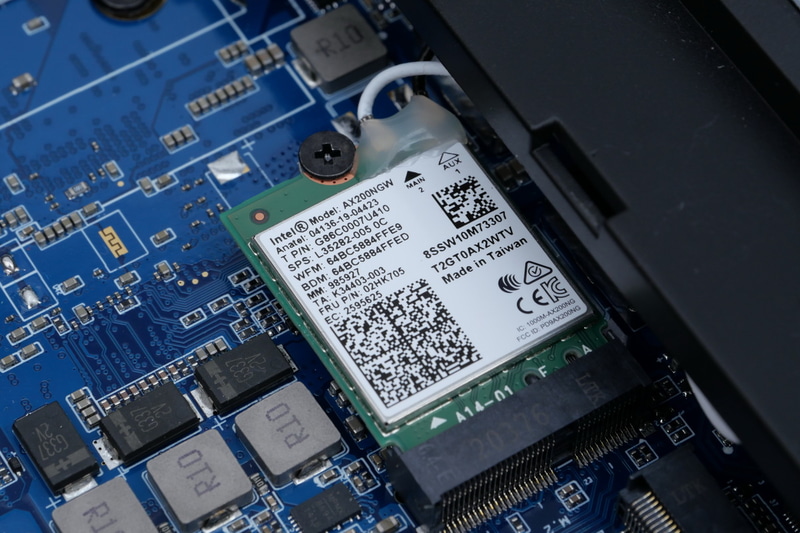 Intel製のWi-Fi 6無線LANモジュール「Fi-Fi 6 AX200(AX200NGW)」も標準搭載している