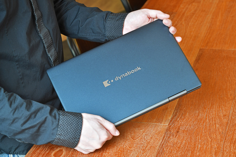 外装、内装の大部分でマグネシウム合金を使用し、高剛性と軽さを両立。MIL規格準拠テストクリアの高耐久