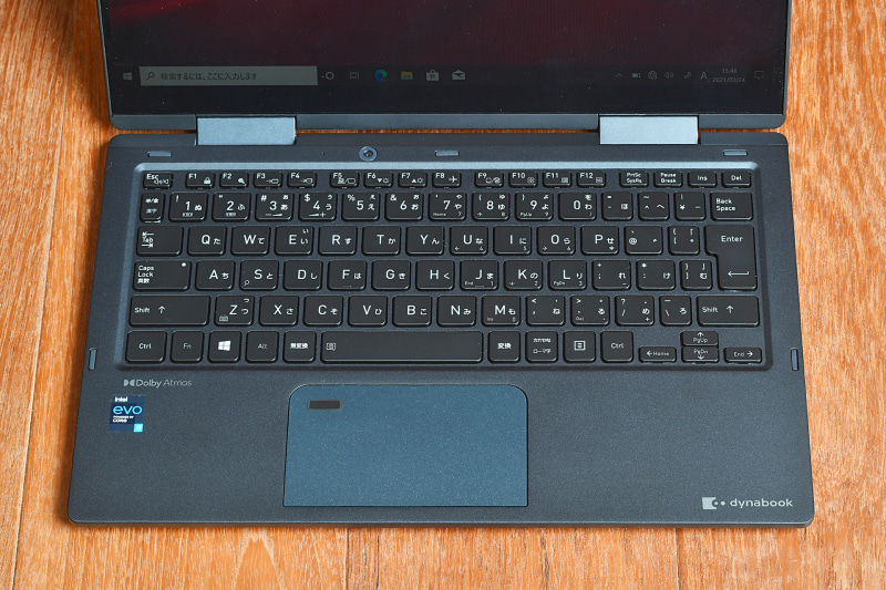 dynabook V83のキーボードとタッチパッド