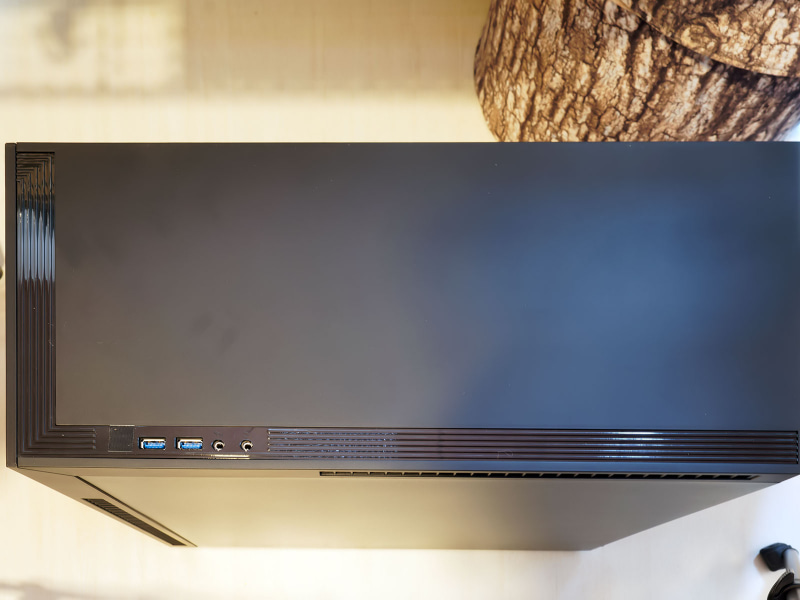 机の脇などにおいて使うのに便利である