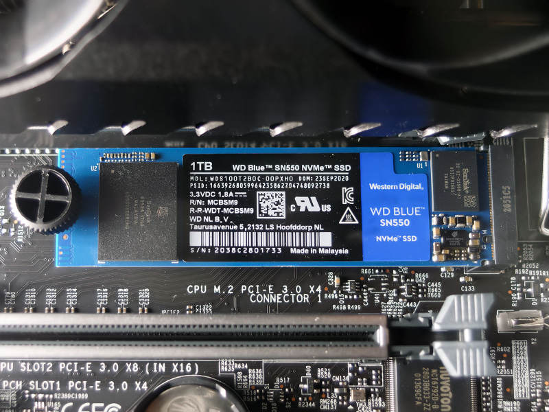 搭載されるSSDはWD Blue SN550 1TB。MTTFは175万時間(約200年)、書き込み寿命600TBW(SSD全体を600回書き込み可)の長寿命製品である