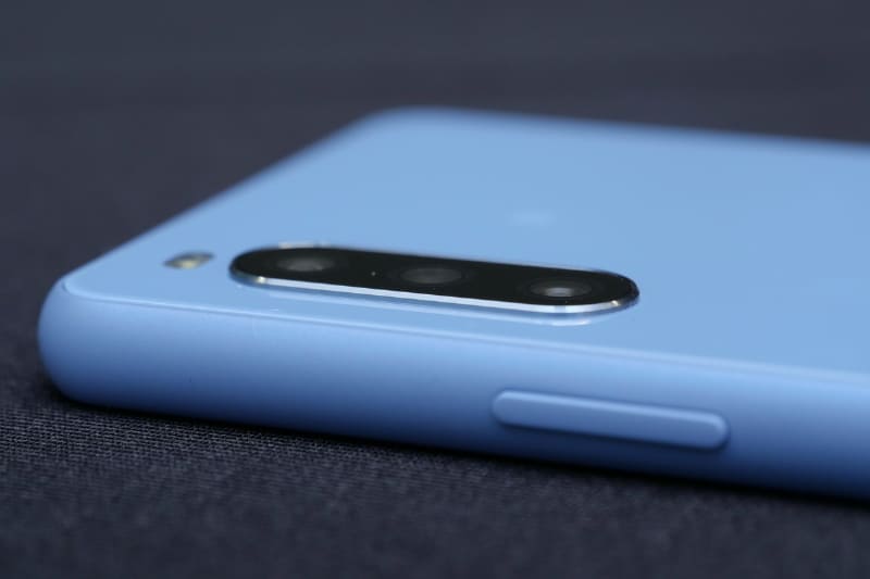 カメラ部の盛り上がりはそれほど大きくない