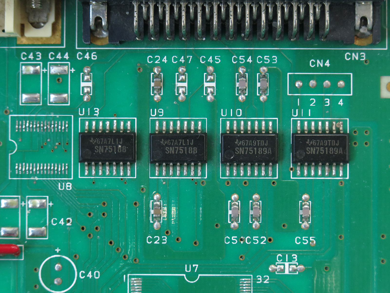 Texas InstrumentsのクアッドラインドライバSN75188とクアッドラインレシーバSN75189A