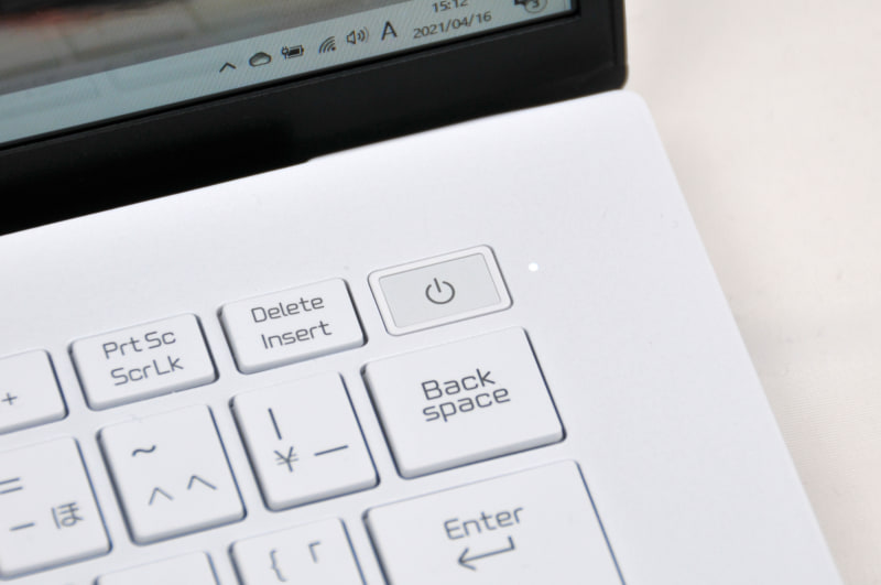 指紋認証センサー一体型の便利な電源ボタンを搭載