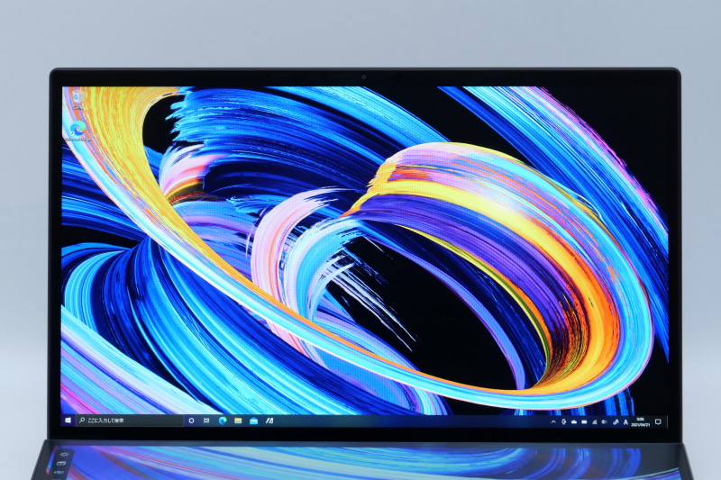 メインディスプレイは、フルHD表示対応の14型タッチ液晶を採用。上部と左右ベゼルが狭められており、画面占有率は93%に達している