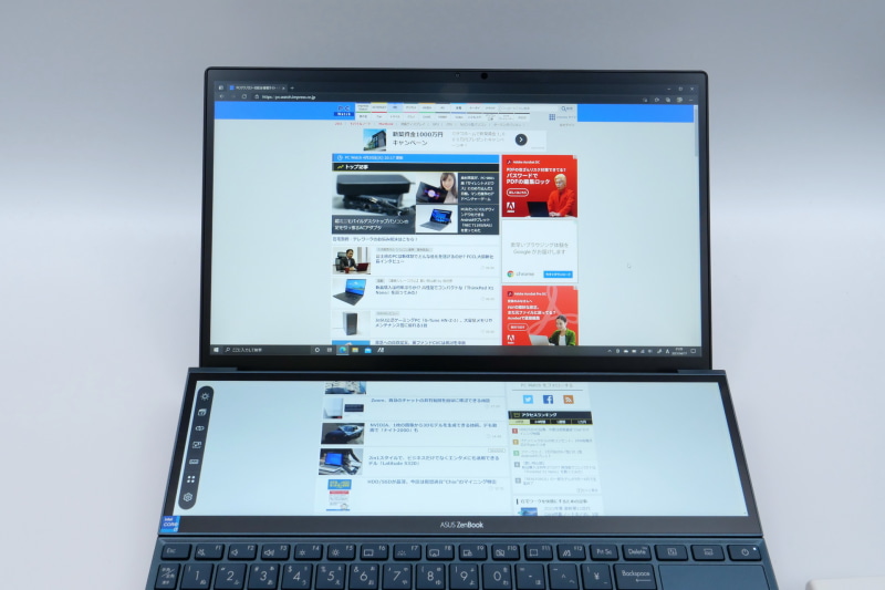 メインとScreen Pad Plus全体に1つのアプリを全画面表示している様子