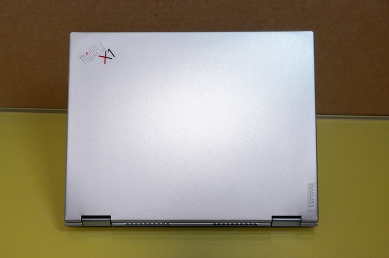 あまり写真だと伝わらないのだがこれまでにないような表面加工になっている