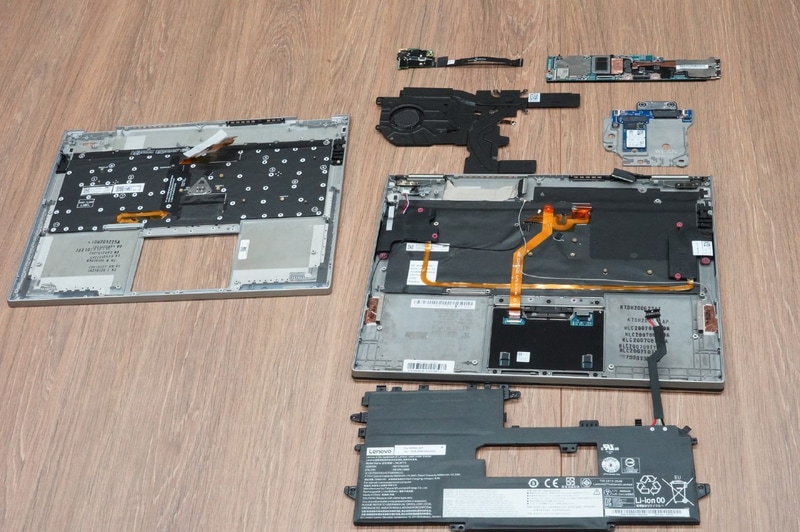 ThinkPad X1 Titaniumの内部パーツ