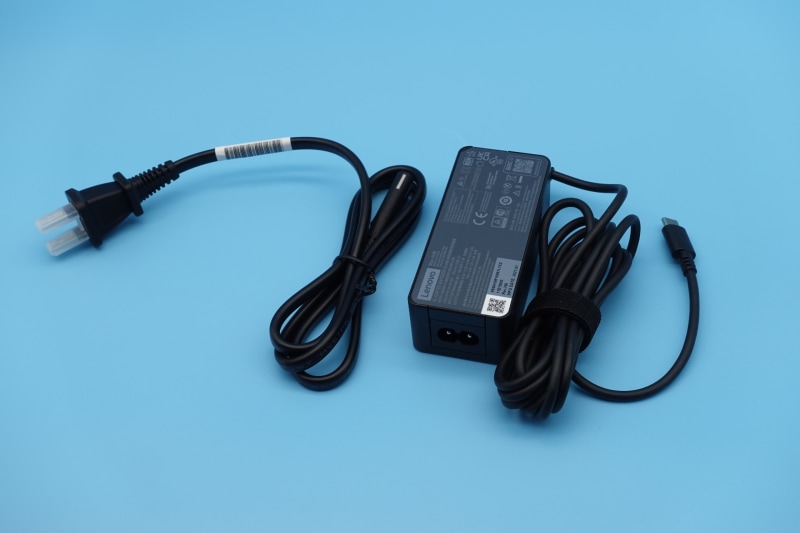 付属のACアダプタ