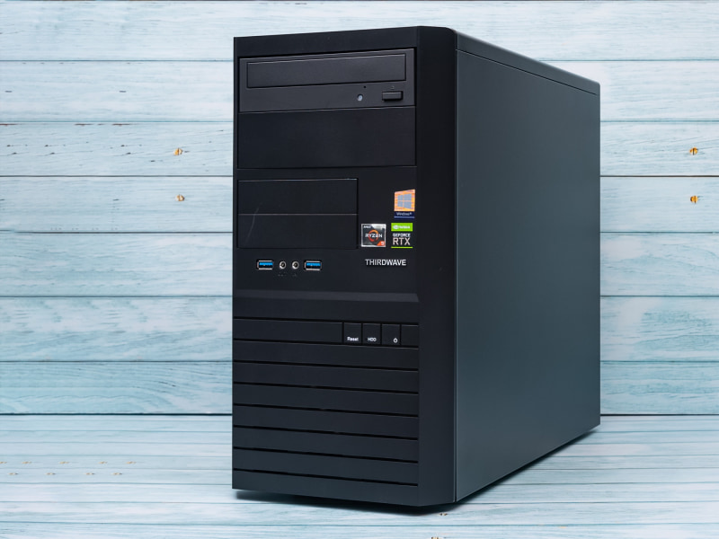 THIRDWAVEブランドの「<a href="https://www.dospara.co.jp/5shopping/detail_prime.php?tg=2&tc=50&mc=9969&sn=3379&utm_source=impress&utm_medium=referral&utm_campaign=dg_camp&_bdadid=JPGTE5.0000ddz2l" class="n" target="_blank">Lightning AV5</a>」は、Ryzen 5 3500、GeForce RTX 3060を搭載したデスクトップPCだ。直販価格は14万9,980円からで、パーツのカスタマイズにも対応する