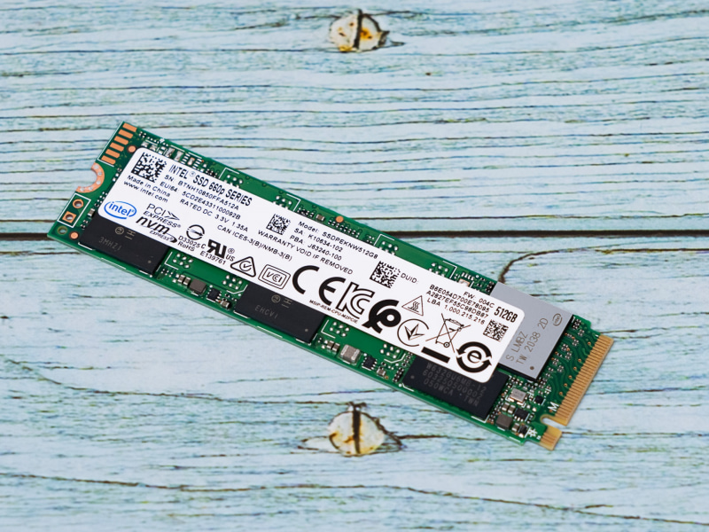 標準のストレージはNVMe SSDを512GB。Intel 660pを搭載していた。
