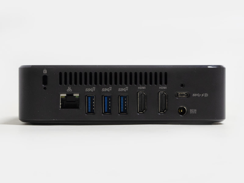 背面。ロックポート、Gigabit Ethernet、USB 3.1×3、HDMI×2、USB 3.0Type-C、電源入力